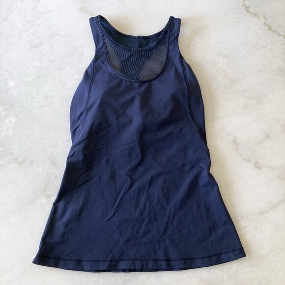 Like new! Lululemon navy tank top with built-in bra / sports bra (size 6) - Picture 1 of 4